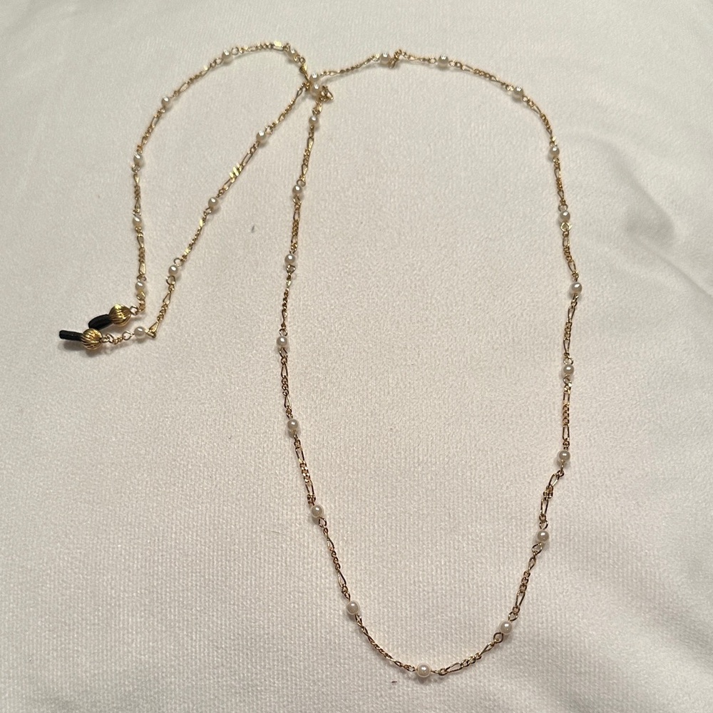 Elegant Gold and Pearl Necklace - Picture 2 of 5